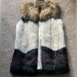 Donna Salyers’ Fabulous Furs Vest 
100% Faux Fur Brown Black Cream Size Small